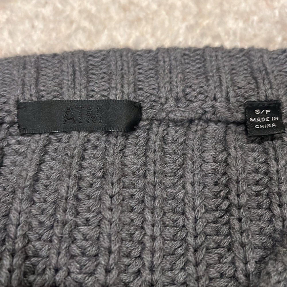 ATM Cropped V-neck Sweater - Picture 3 of 5